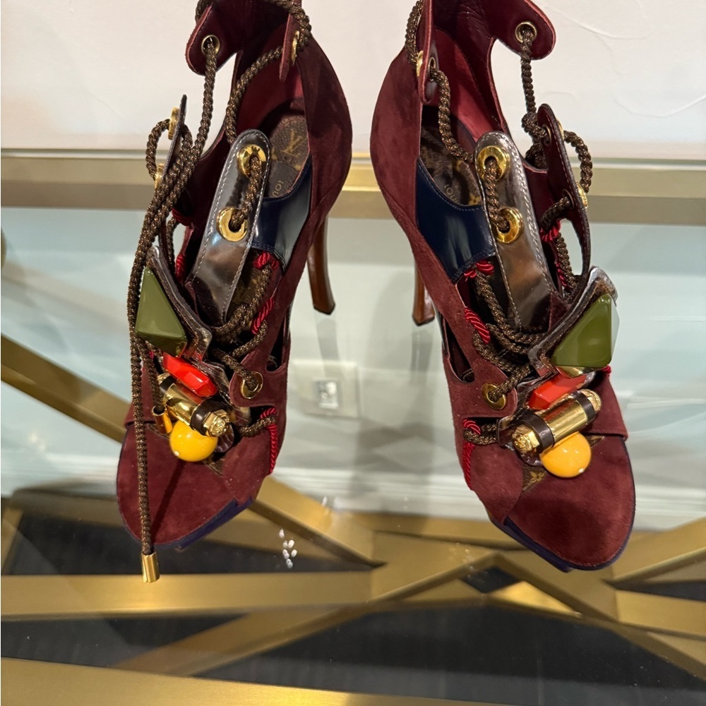 Louis Vuitton Spicy Runway 2009 Burgundy Suede Embellished Platform Heels | Rare - Picture 13 of 17